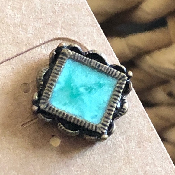 Vintage brass green enamel pierced earrings - Picture 3 of 4